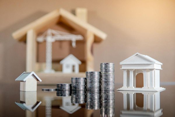 股票推荐配资 42岁房贷最多能贷多少年？银行内部人员揭秘贷款年限计算公